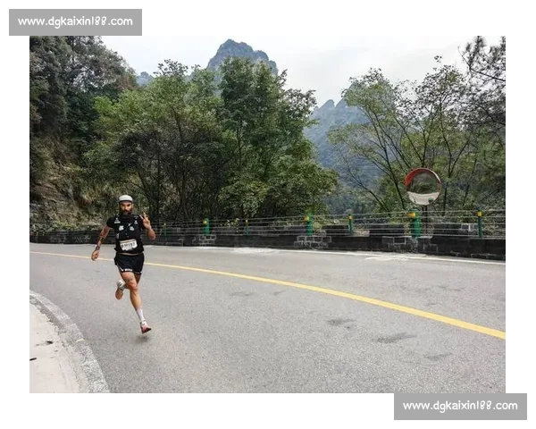 2025 司特拉越野跑张家界开跑:25 国选手决战武陵源 2025 司特拉越野跑张家界开跑:25 国选手决战武陵源